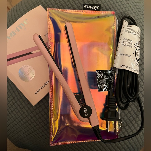 NWT 🆕 [eva nyc] Mini Healthy Heat Ceramic Hair Styling Iron with Carrying Case - Picture 2 of 3